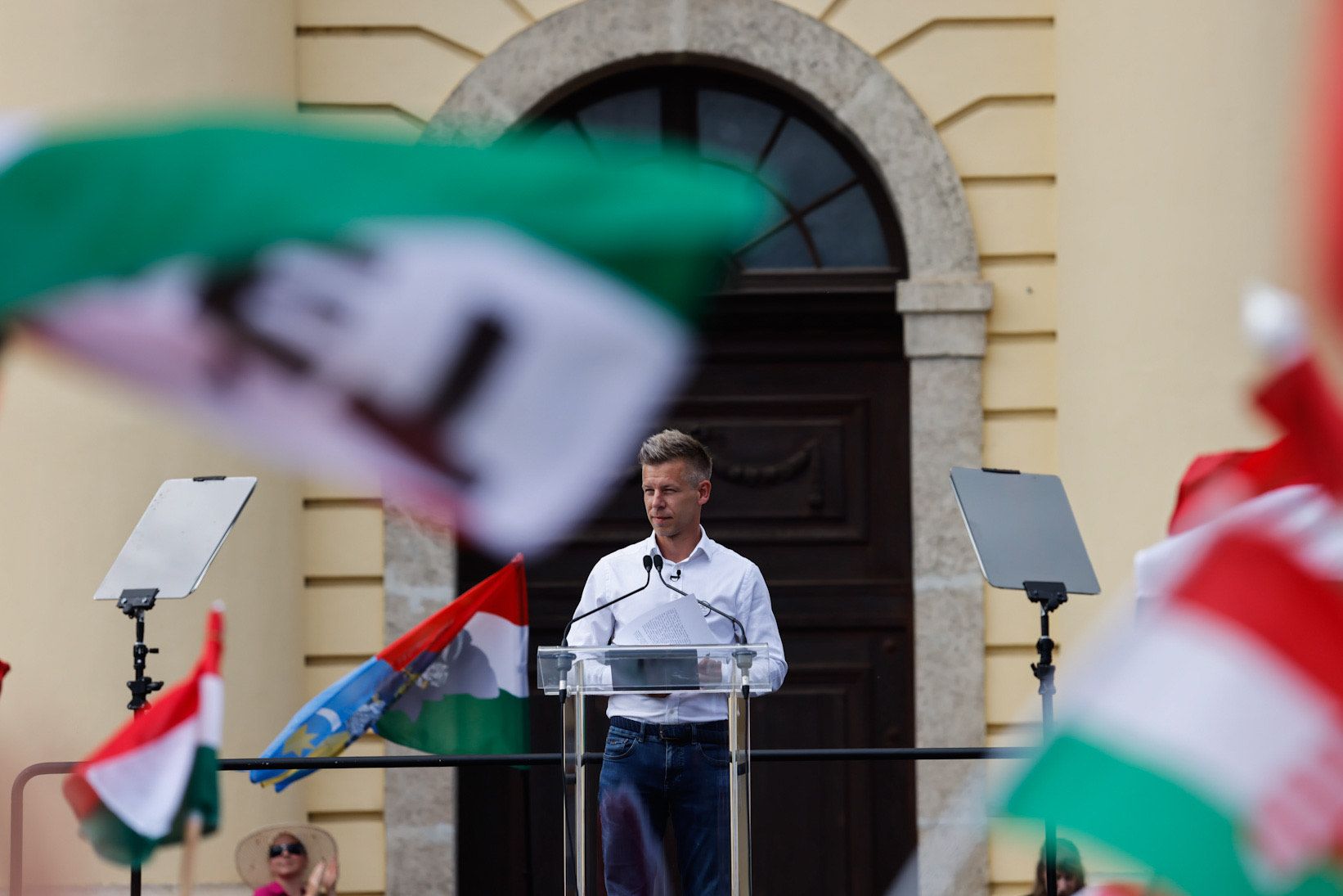 Magyar Péter: Orbán Viktor 2000 embert állított rám
