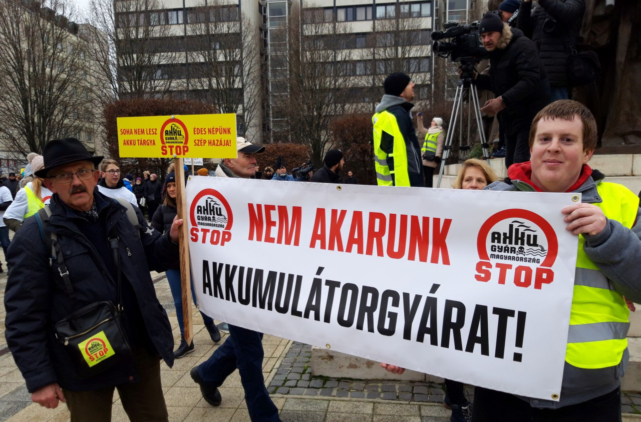 A tervezett akkumulátorgyár ellen tüntettek Debrecenben 2023. január 28-án (Fotó: Szabó Zsolt László/Magyar Hang)