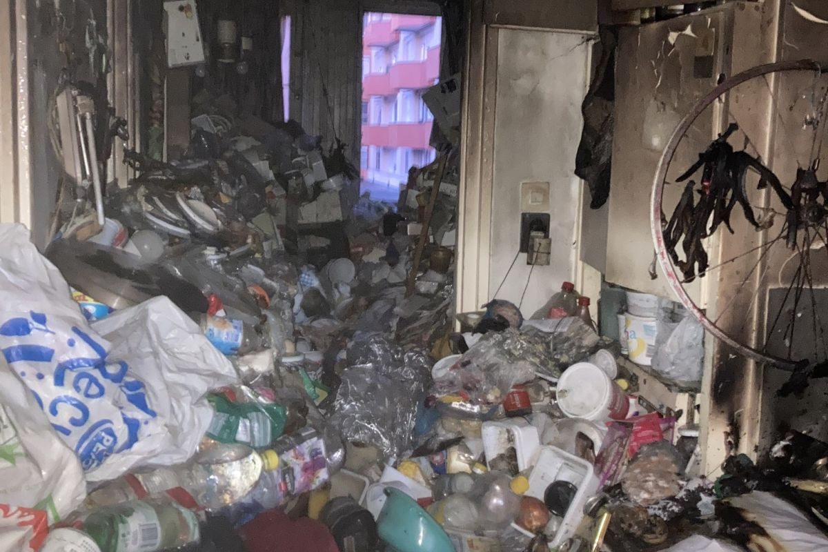 Tűz ütött ki egy zalaegerszegi lakásban, ahol szemetet gyűjtögettek 