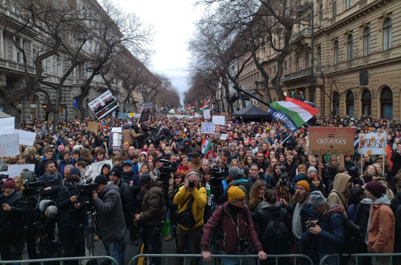 A civilek tüntetése március 15-én (Fotó: Magyar Hang/Koncz Tamás)