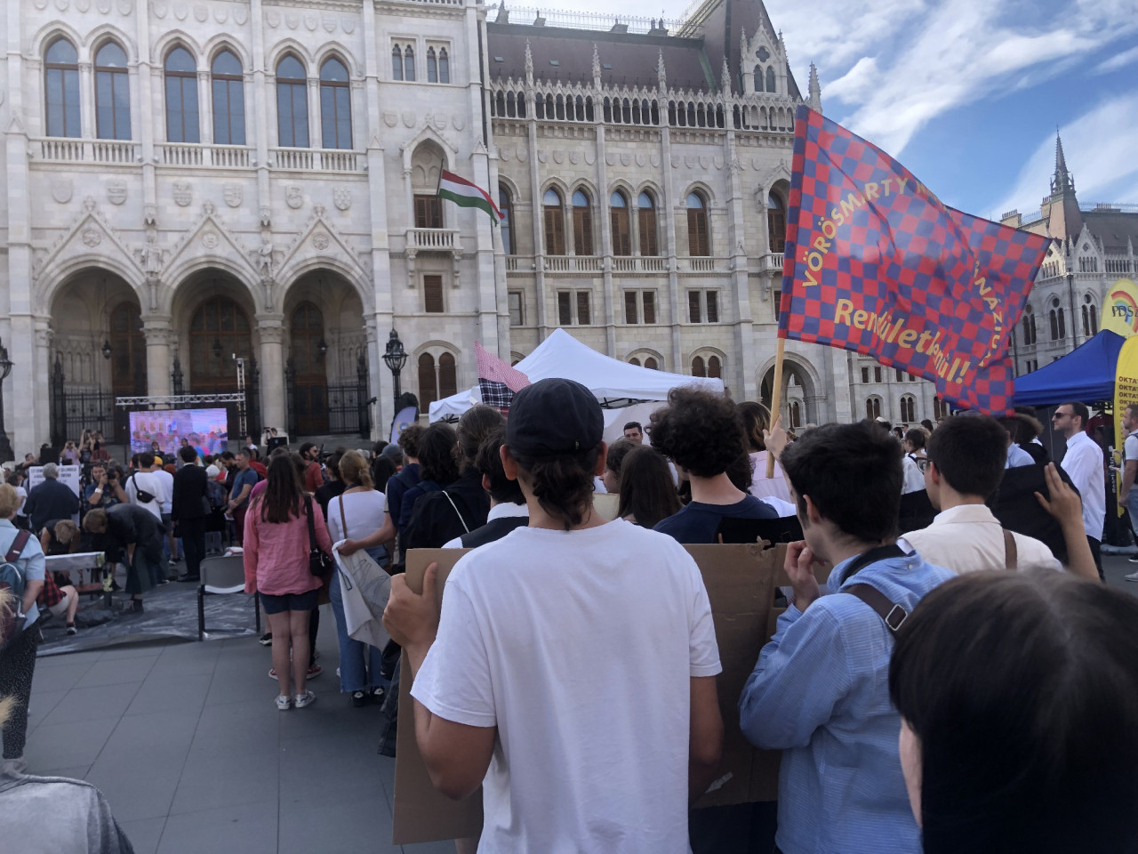 A Kossuth téren nyitják meg a tanévet a tiltakozó diákok és tanárok