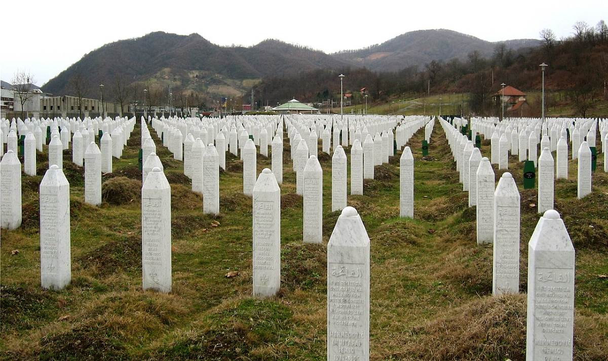 Srebrenica_temető.jpg