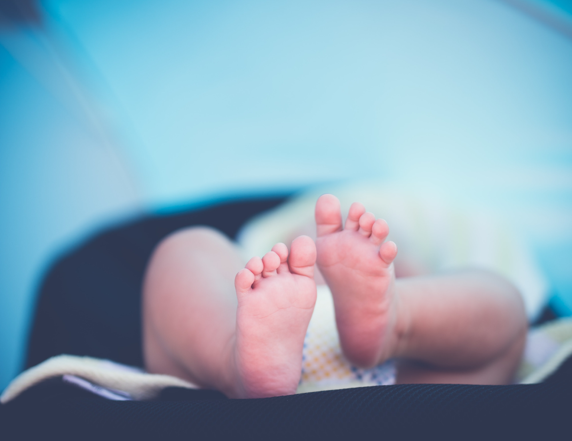 Nyitott hasfallal született kisfiút mentettek meg a szegedi gyermekklinikán