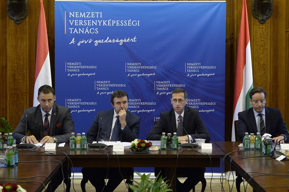 Orbán szerint nagyon jó az egészségügy, az MNB és a WEF szerint bőven van még teendő