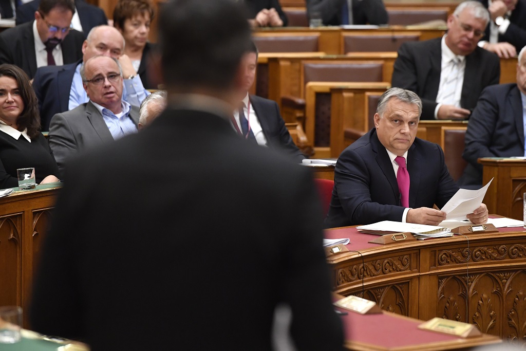 Orbán Viktor tud tükörbe nézni? – Nekiesett az ellenzék a miniszterelnöknek