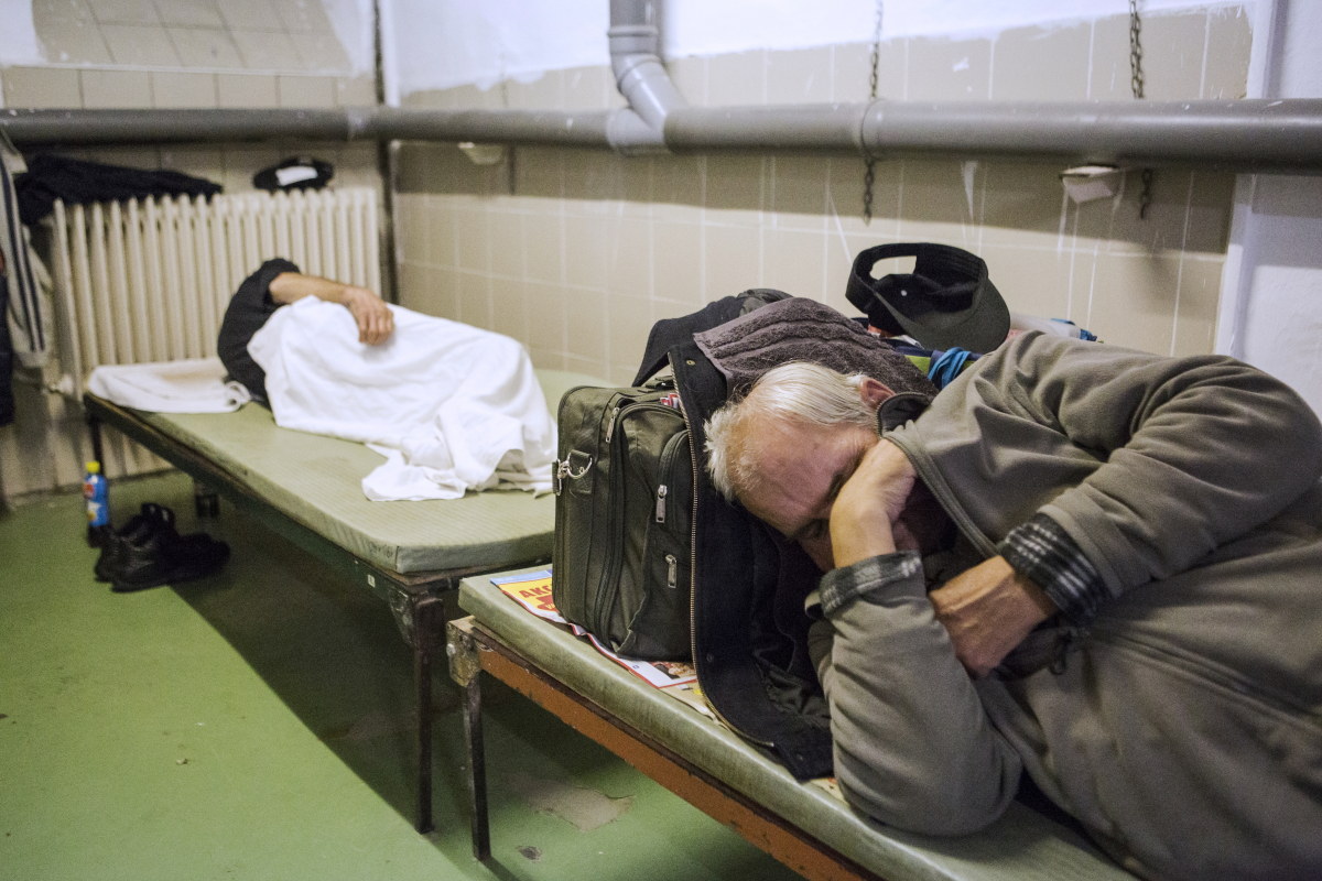 Kilenc hajléktalan került kórházba koronavírus miatt egy szállóról