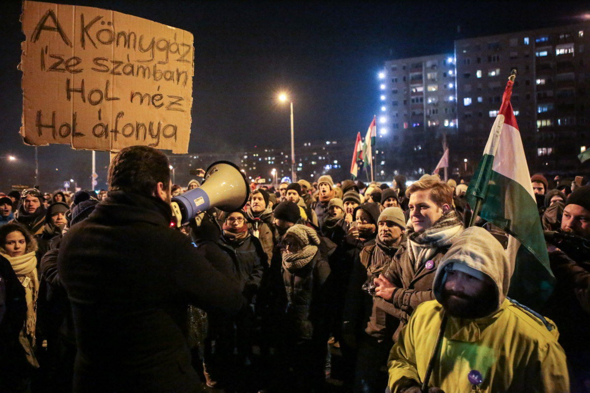 „Propagandaturné” után az MTVA-székháznál egyesültek újra a tüntetők