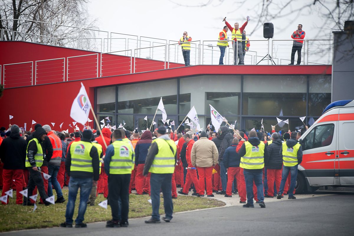 Már a logisztikai központ is csatlakozott az Audi-sztrájkhoz