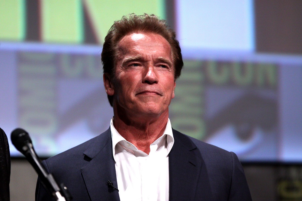 Arnold Schwarzenegger is arra kér mindenkit, hogy maradjon otthon – Videóüzenet pónikkal