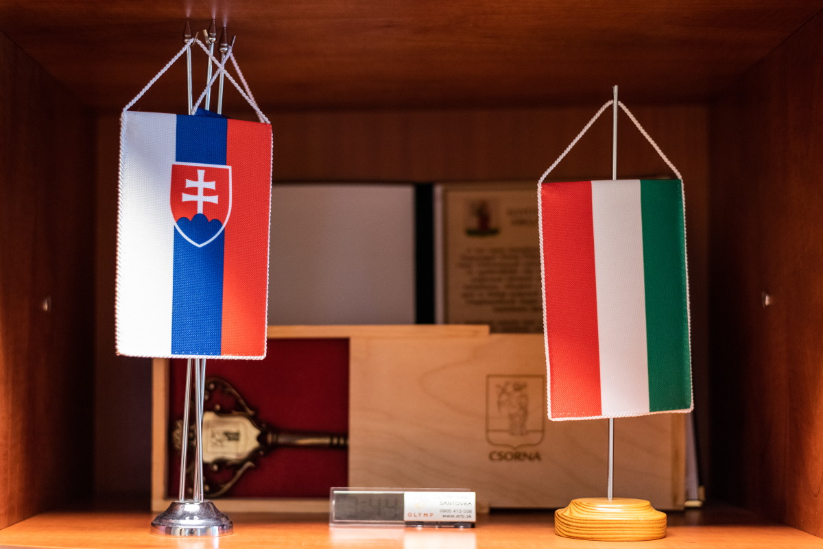 Megállapodtak a magyar pártok, közös listán indulnak a szlovák választáson