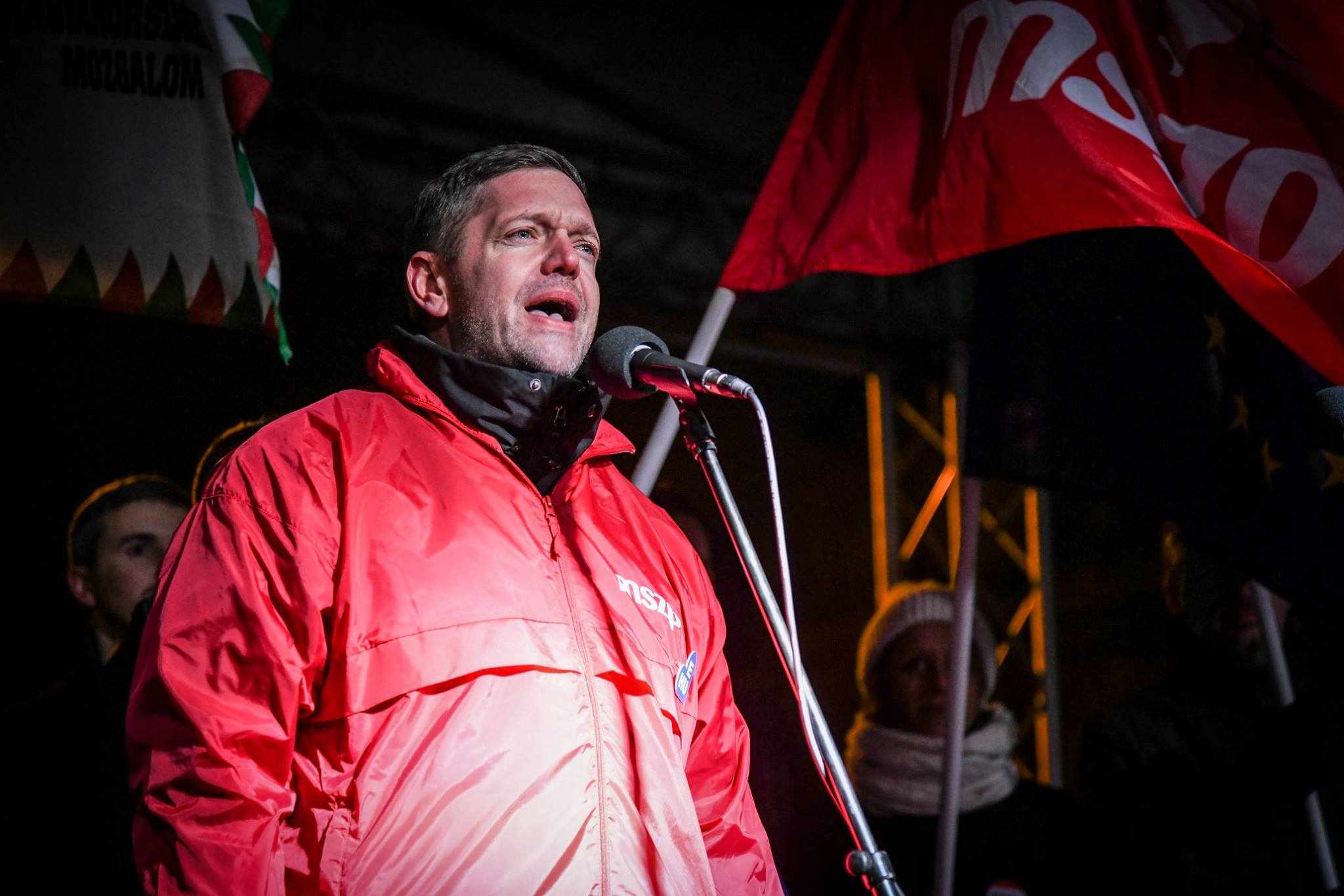 Keményen nekiment az MSZP elnöke Gyurcsánynak a DK-ba átülő szocialista polgármesterek miatt