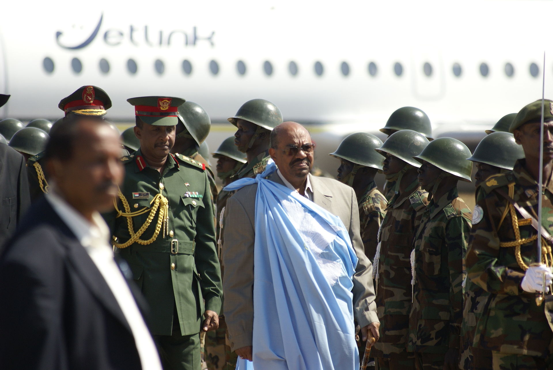 Újabb rosszfiú repült a történelem szemétdombjára – megbukott Omar el-Besír szudáni elnök