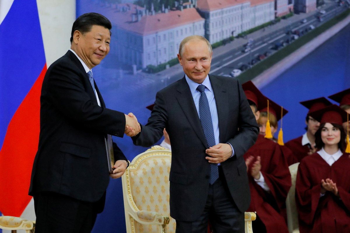 Kína felé tolja a Nyugat Oroszországot