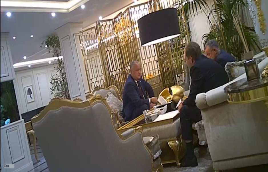 Rejtett kamerás felvételen beszélt arról az elnök, hogy az oroszok finanszírozzák a pártját