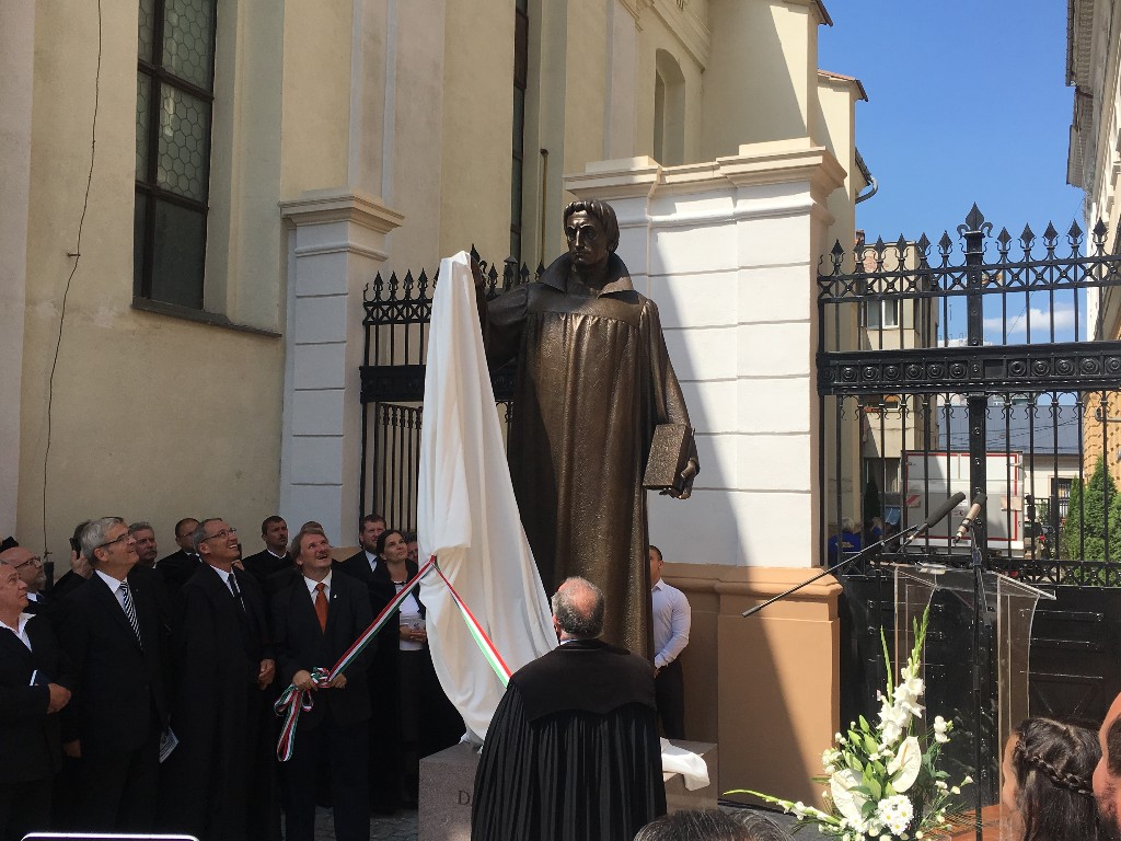 Fifikával avattak magyar szobrot Kolozsváron
