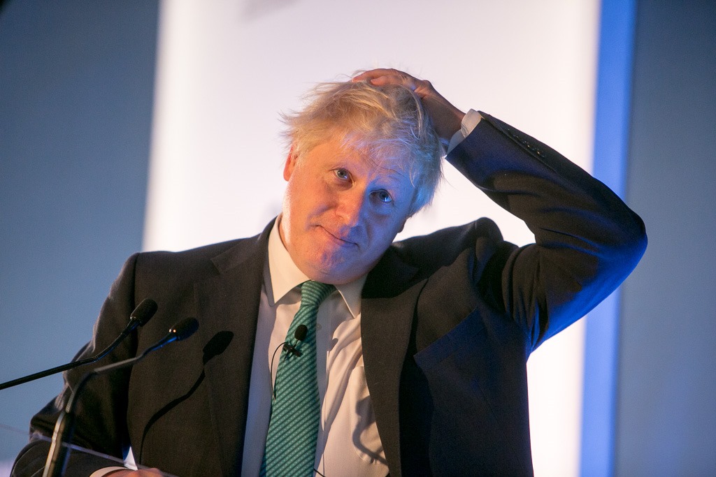Megvédte a brexites kampánygurut  Boris Johnson brit miniszterelnök