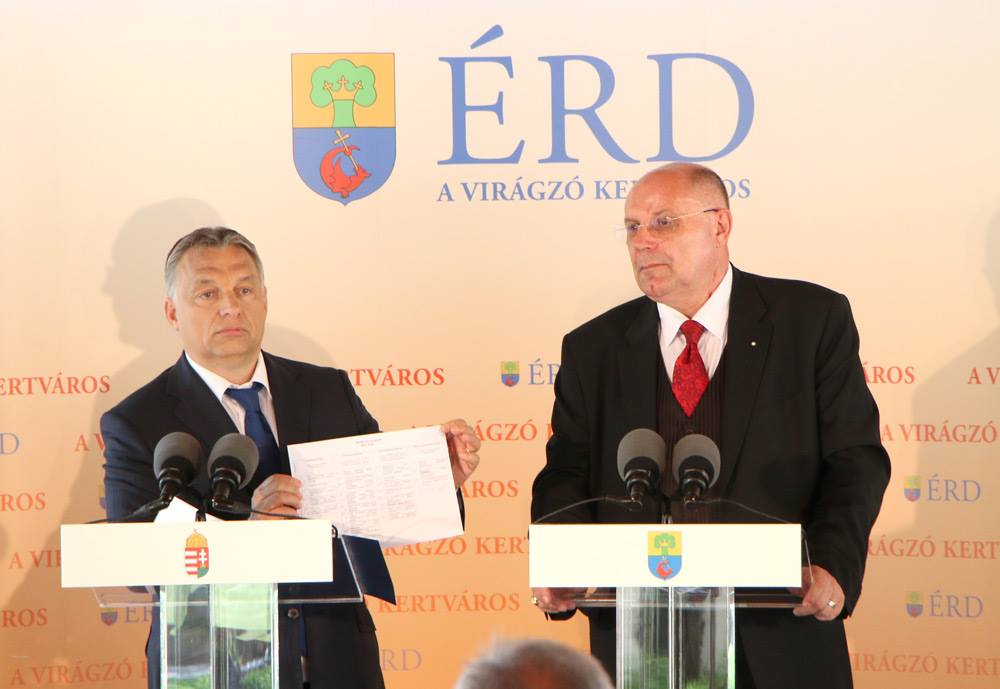 Pénzmosás és zsarolás miatt tettek feljelentést Érd fideszes polgármesterét érintő ügyek miatt