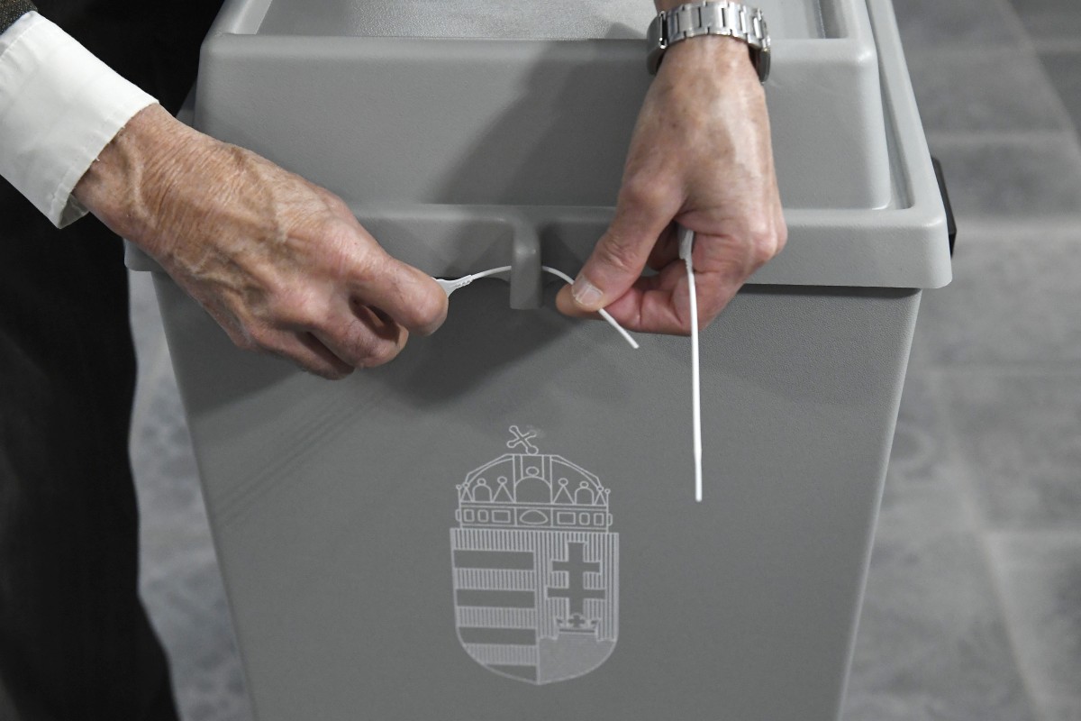 A magyarok csaknem fele nem bízik a választások tisztaságában