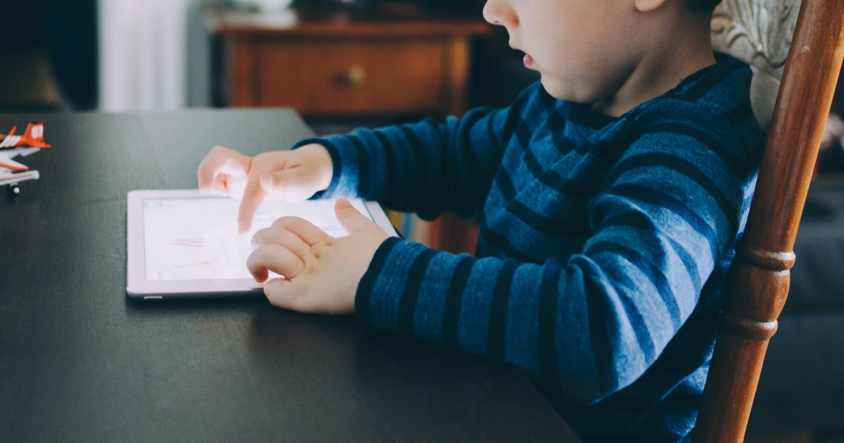 Újabb megállapodás született a gyermekekre káros digitális tartalmak visszaszorításáért