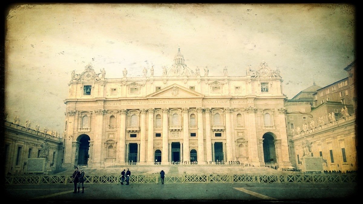 Bezár a Vatikán