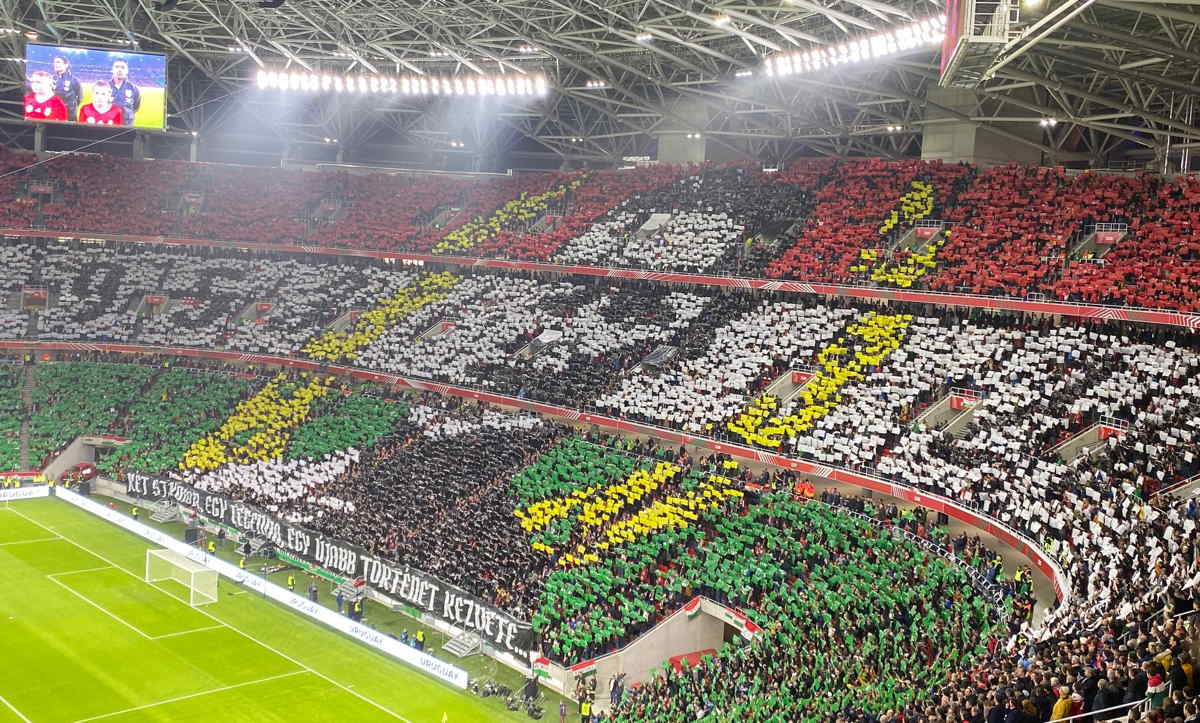 Új stadion, jó hangulat, magyar vereség