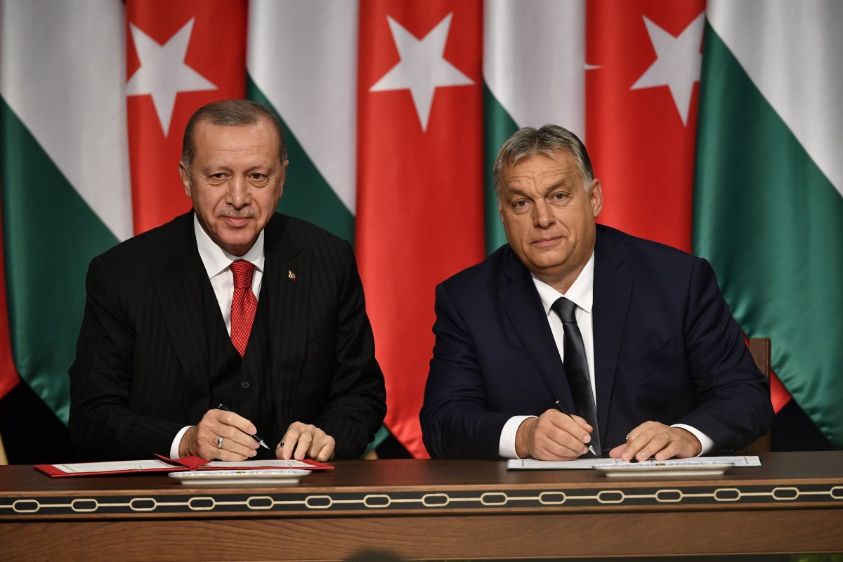 Orbán Viktor: Erdogan állítja meg az Európába tartó migrációt
