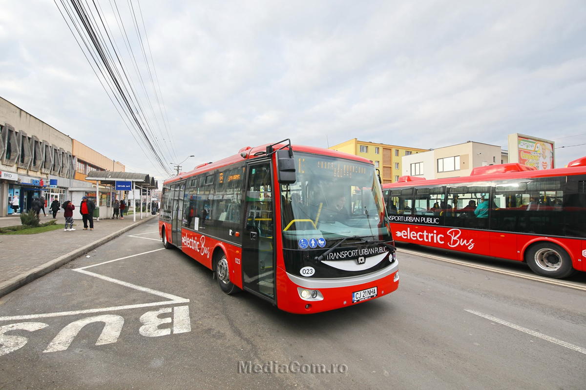 Keményen büntetik a buszsávban közlekedő autósokat a fővárosban