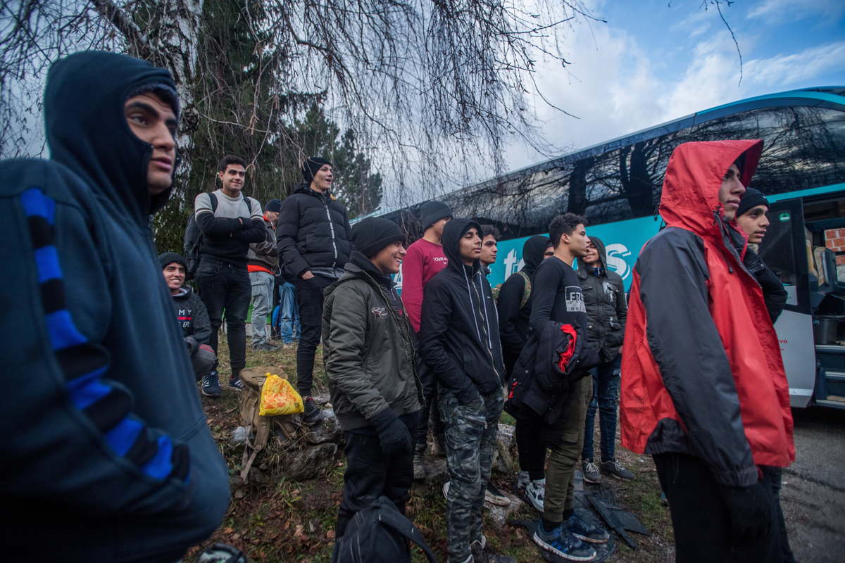 Áldatlan állapotok Boszniában és Görögországban – Merkel: más országok segítségére is szükség van