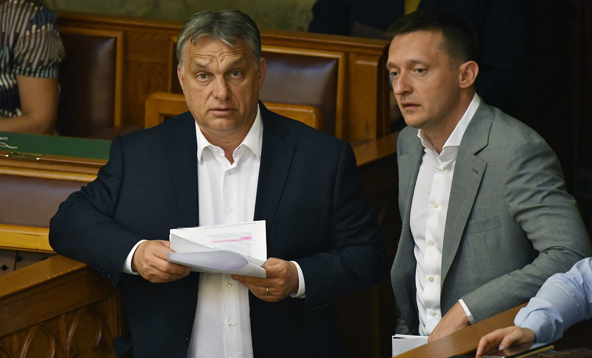 Rogán Antalnak csaknem kilencszer magasabb volt a jövedelme tavaly, mint Orbán Viktornak