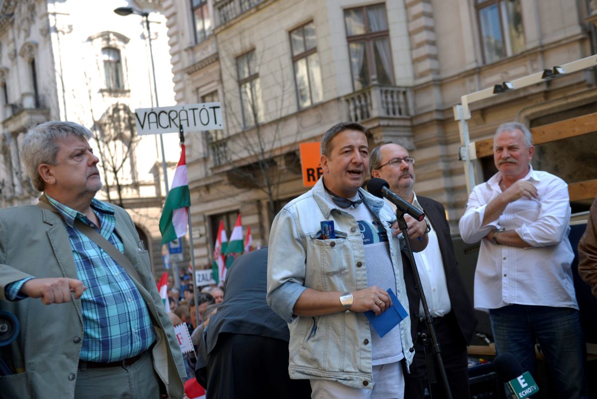 Brüsszelnek és a „hazánkban lébecoló ellenzéknek” is üzennének a Békemenettel