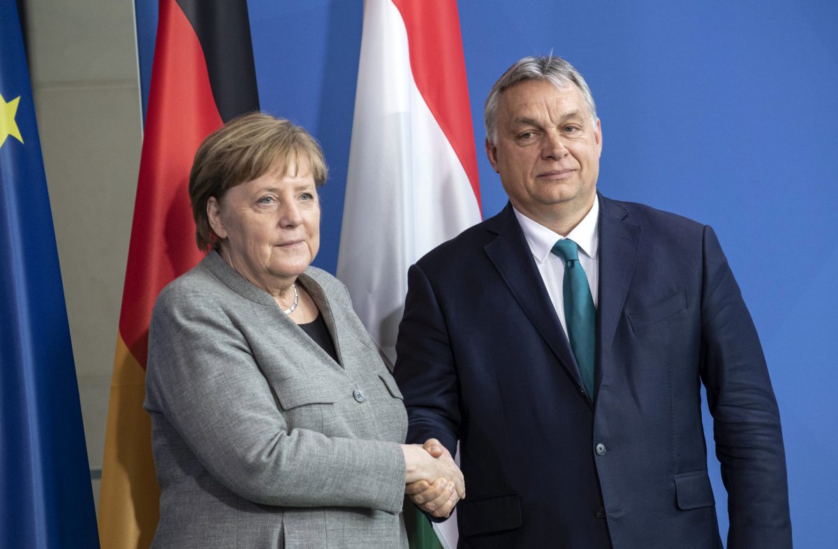 Közös úton Merkel és Orbán