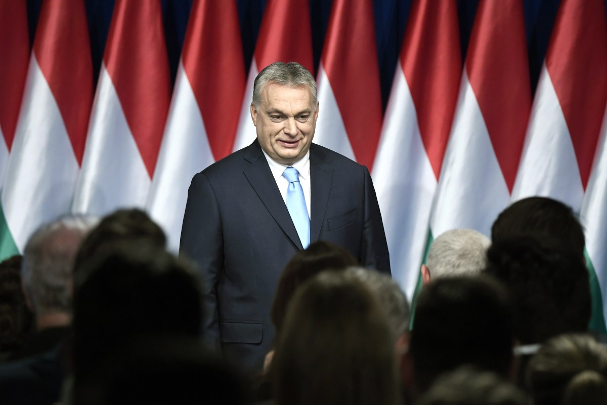 Buszokkal takarják Orbán Viktor évértékelőjének helyszínét