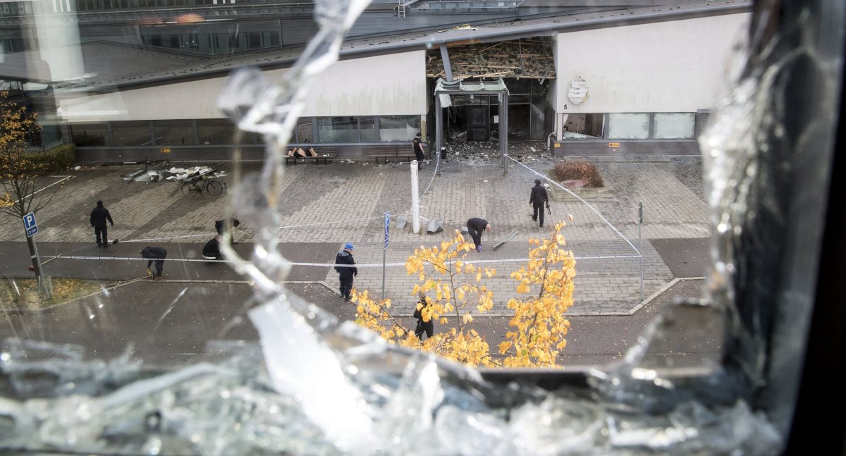 Utcán heverő kézigránát és belvárosi pokolgép: miért szaporodtak el a robbantások Svédországban?