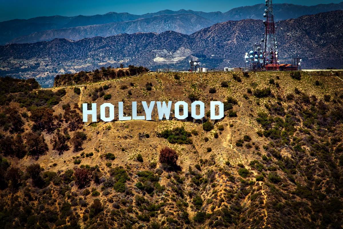 Megbénulhat Hollywood, az amerikai színészek is csatlakoznak a forgatókönyvírók sztrájkjához 