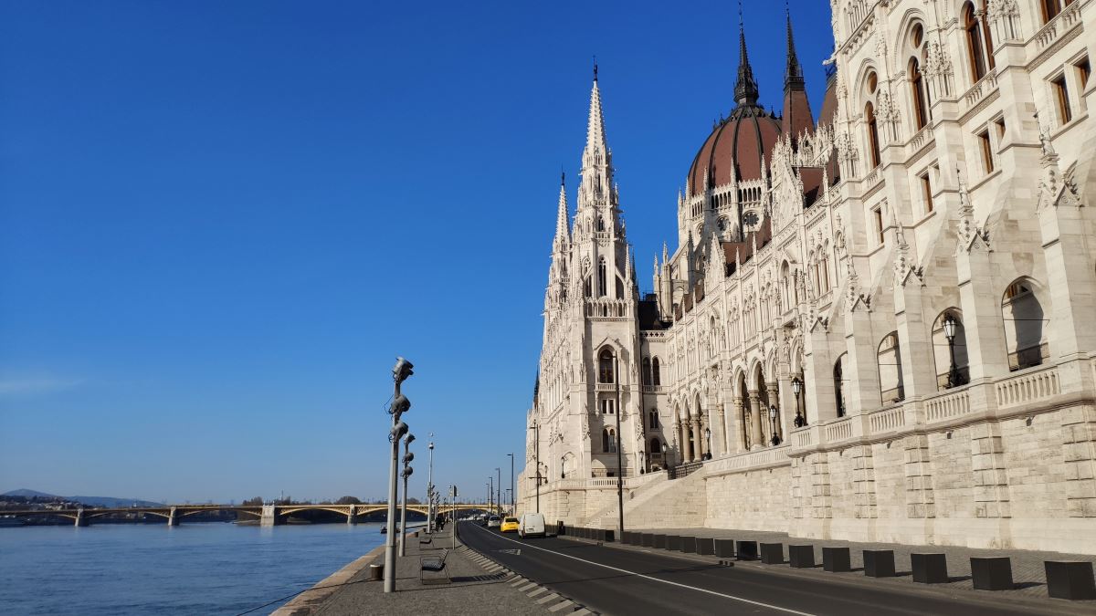 Még néhány hónap is eltelhet, mire visszatérnek a külföldi vendégek Budapestre