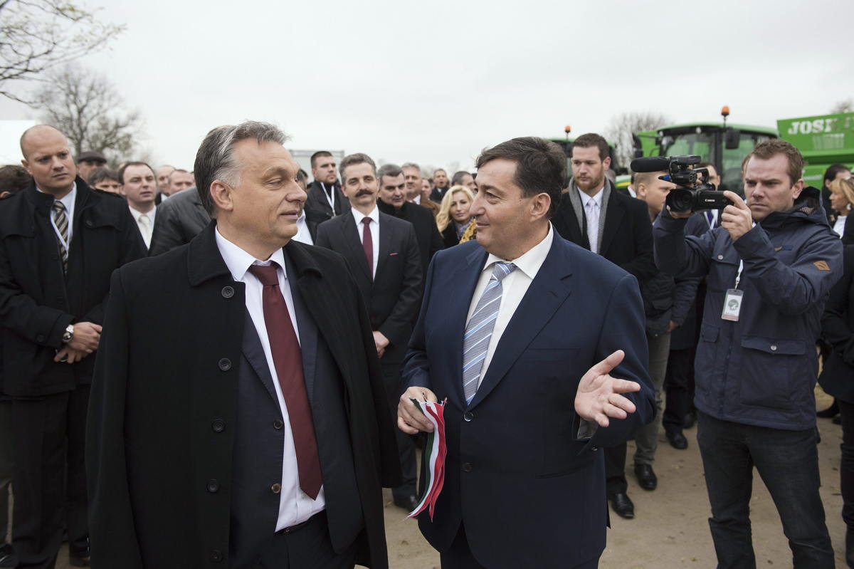 Csökkent Orbán Viktor fizetése – 50 Ft-tal