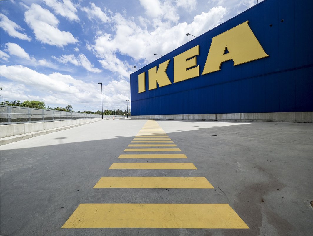 Nyolc kilométeres volt a sor az egyik újranyitó angliai Ikea áruháznál