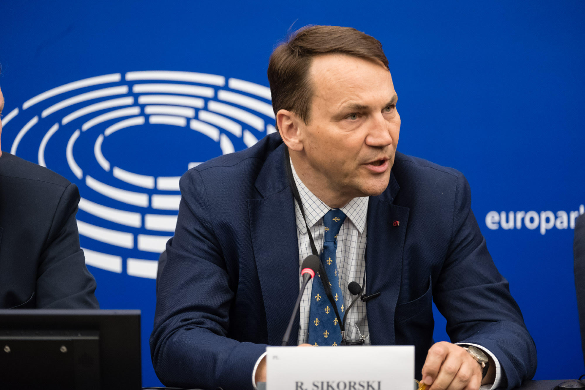 Lengyel konzervatív EP-képviselő Deutschnak: Sok szerencsét az EU-t gyűlölő nacionalisták társaságában!