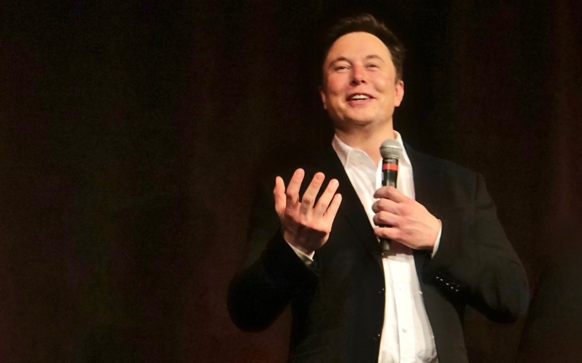 Elon Musk nehezen viseli a koronavírus-karantént, amit a Tesla árfolyama bánt