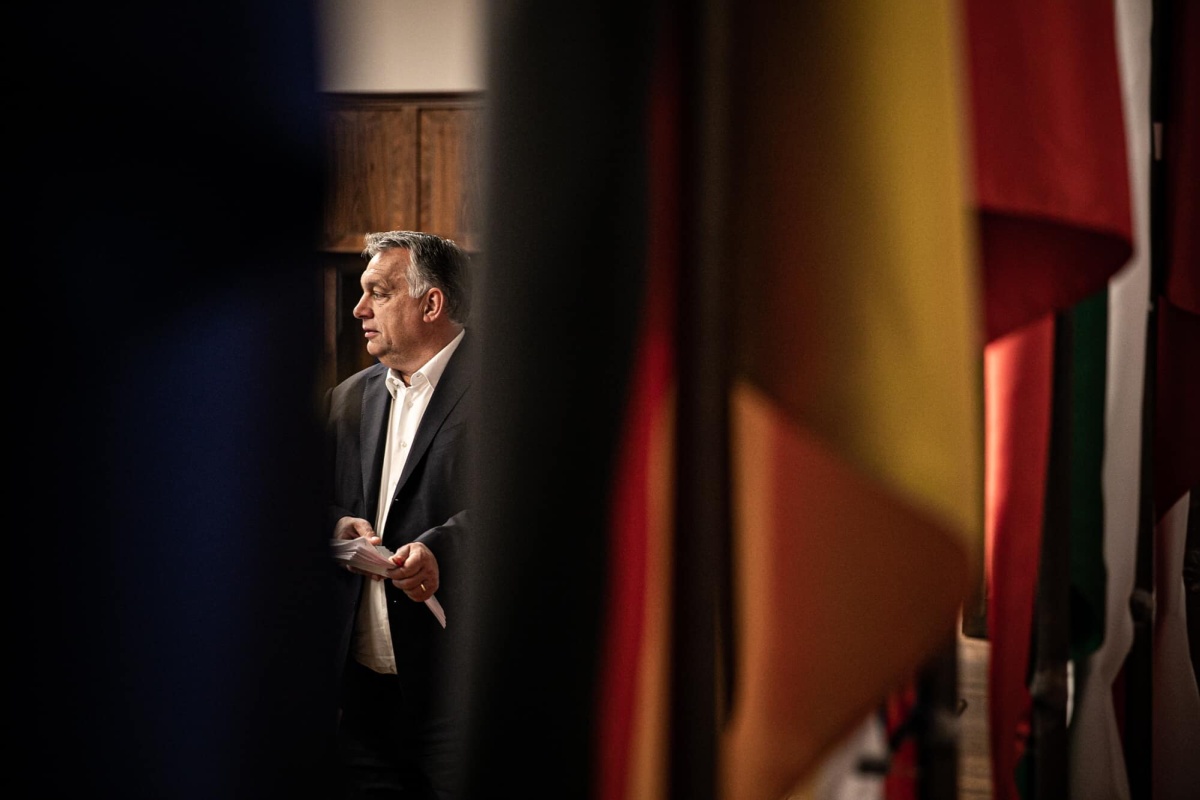 Hogyan fordulhatott elő, hogy párton belül többször is megkérdőjelezték Orbán Viktor álláspontját?