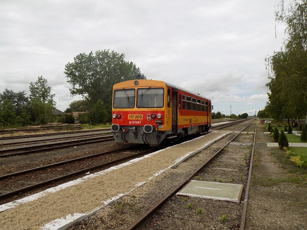 „Teljes a káosz a MÁV és Lázár János minisztériumának vasútvonal-bezárási terve körül”