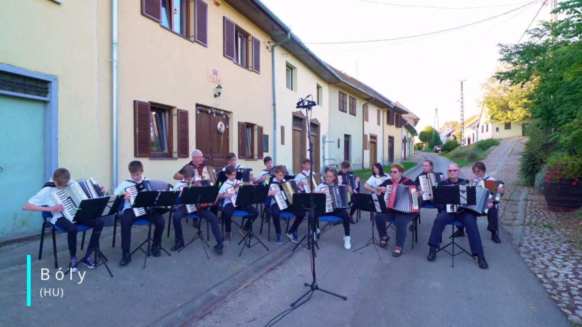 Igazán aranyosan éneklik Bóly és testvérvárosai a német Neoton-slágert