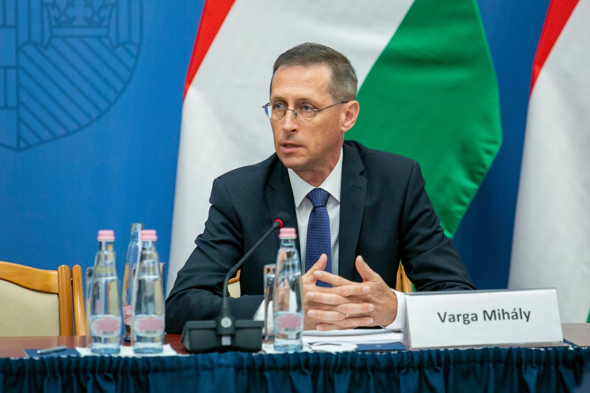 2,4 százalékkal esett vissza a magyar gazdaság, gyorsult a GDP-csökkenés
