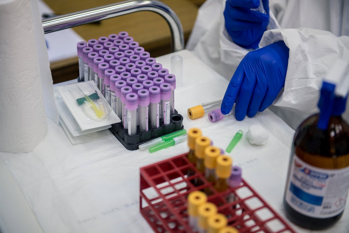 Újabb amerikai gyógyszergyártó függesztette fel kísérleti kezelésének tesztelését