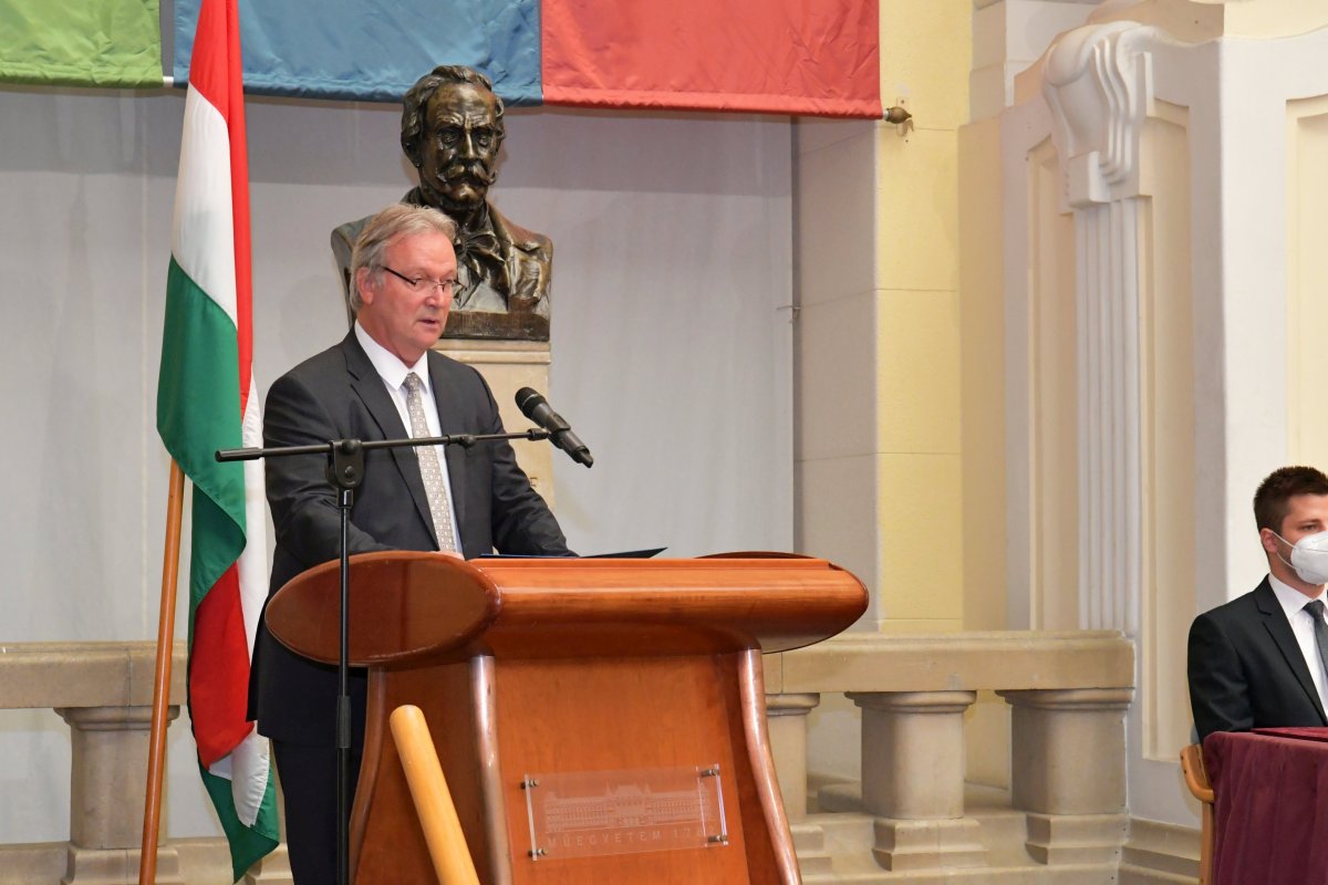 Megdöbbent az MTA elnöke Palkovics miniszter lépésén