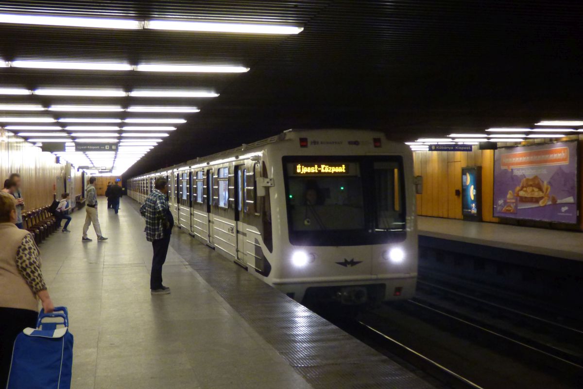 Népszava: három részletben adhatják át a 3-as metró felújított vonalát