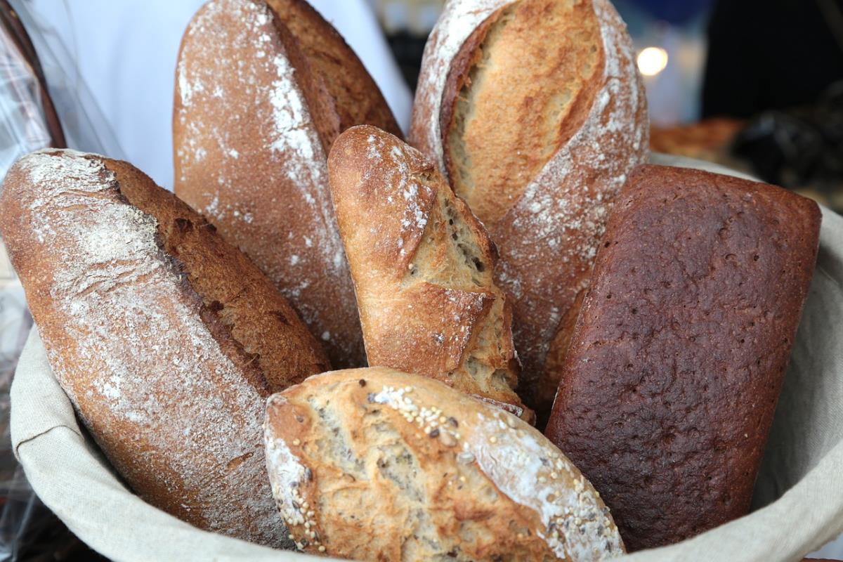 Tizenegy teljes kiőrlésű gabonából készült kenyér esetében indított vizsgálatot a Nébih