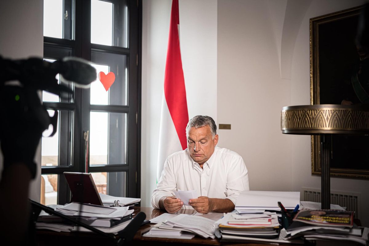 Libernyákok, Soros-hálózat és az ellenzék mint kolbász – cikket írt Orbán Viktor a kormánylapnak