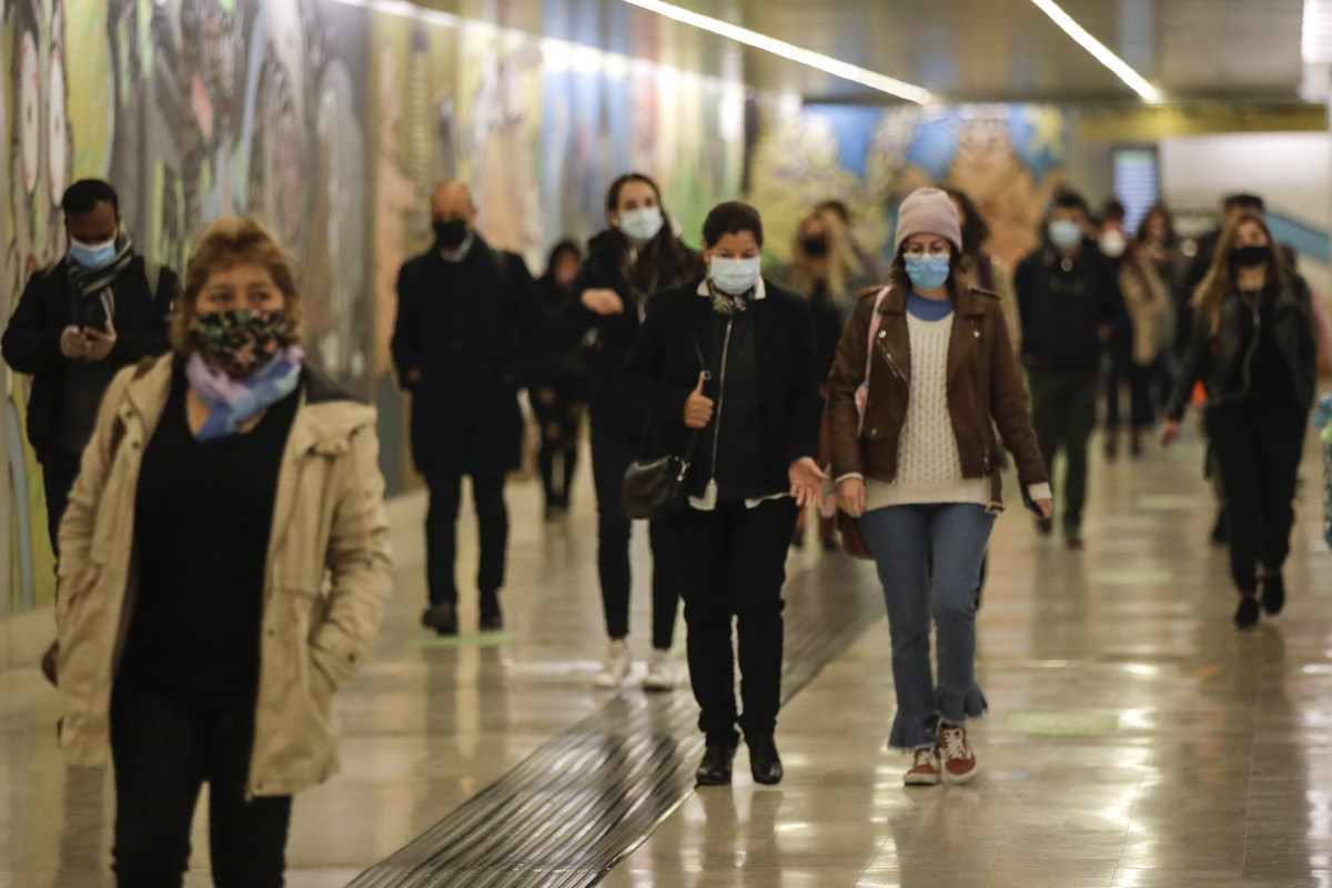 A kormánysajtó szerint hamarosan magasabb bírságot kaphatnak a maszk nélküli vásárlók