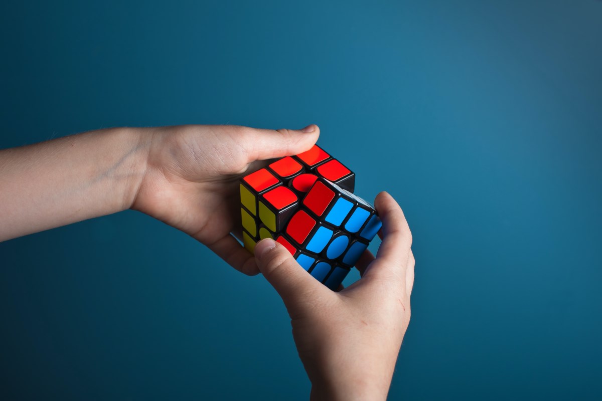 Tizenötmilliárd forintért veszi meg egy kanadai játékgyár a Rubik-kockát